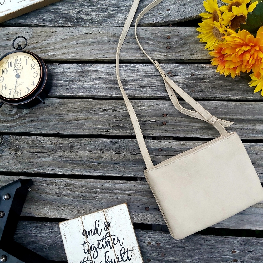 Universal Threads Crossbody Purse - image 2